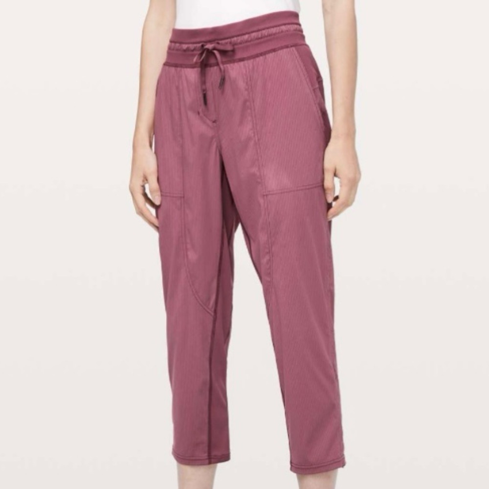 LULULEMON Athletica Dance Studio Crop 25" Misty Merlot Size 6